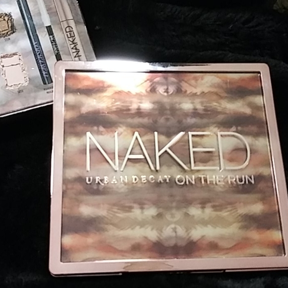 URBAN DECAY NAKED ON THE RUN MAKEUP COLLECTION - Picture 2 of 5
